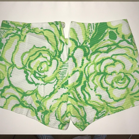 LILLY PULITZER SHORTS! - Picture 3 of 4